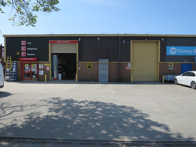 Brunel Rd, Newton Abbot to rent - Building Photo - Image 2 of 9