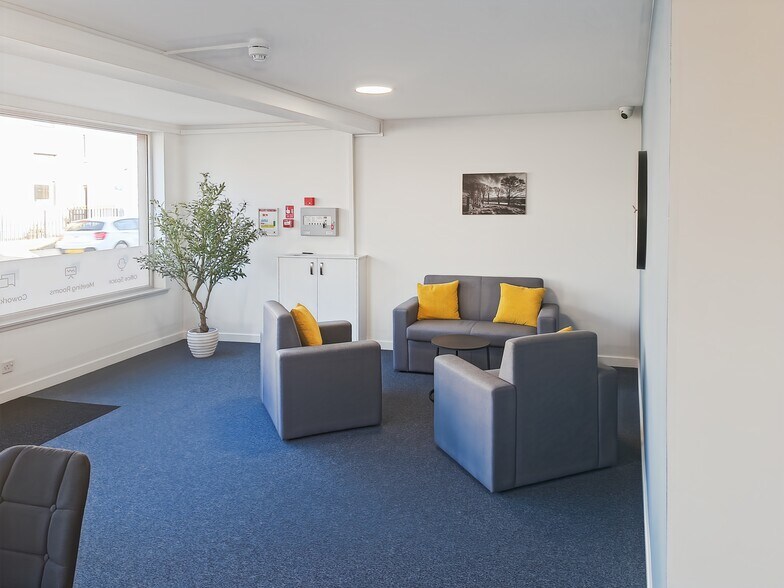 8 High St, Inverurie to rent - Interior Photo - Image 3 of 10