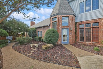 522 S Edmonds Ln, Lewisville, TX for rent Building Photo- Image 1 of 8