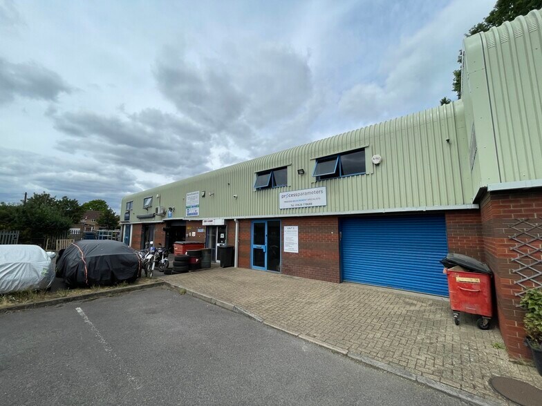 Woodlands Park Ave, Maidenhead for sale - Building Photo - Image 1 of 1