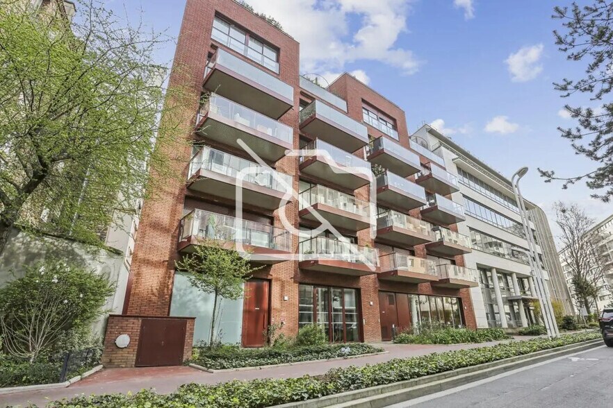 Office in Montrouge to rent - Building Photo - Image 1 of 27