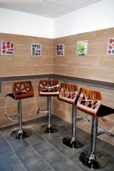 Office in Montpellier to rent - Building Photo - Image 2 of 9