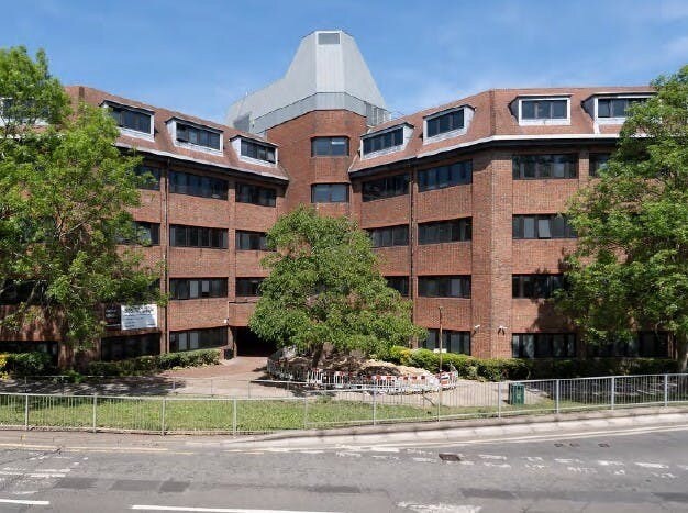 Ashley Ave, Epsom to rent Building Photo- Image 1 of 5