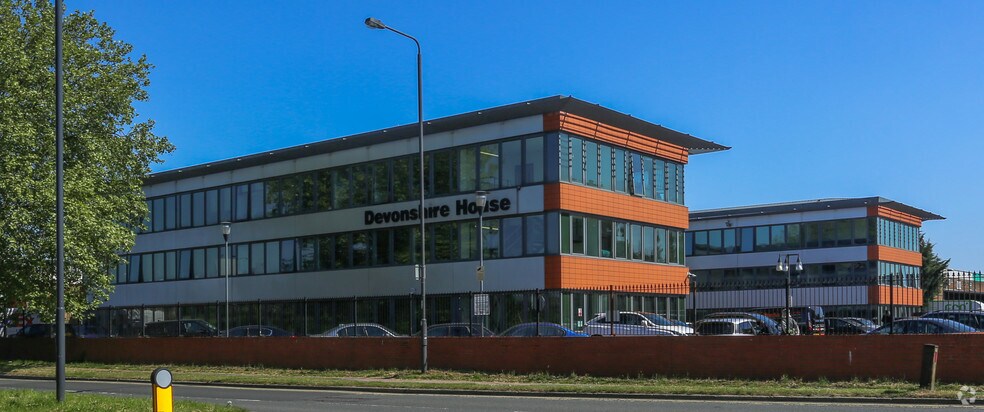 582 Honeypot Ln, Stanmore for sale - Building Photo - Image 1 of 1