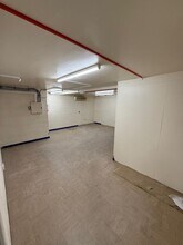 6-8 Market St, Barnsley to rent Interior Photo- Image 2 of 6