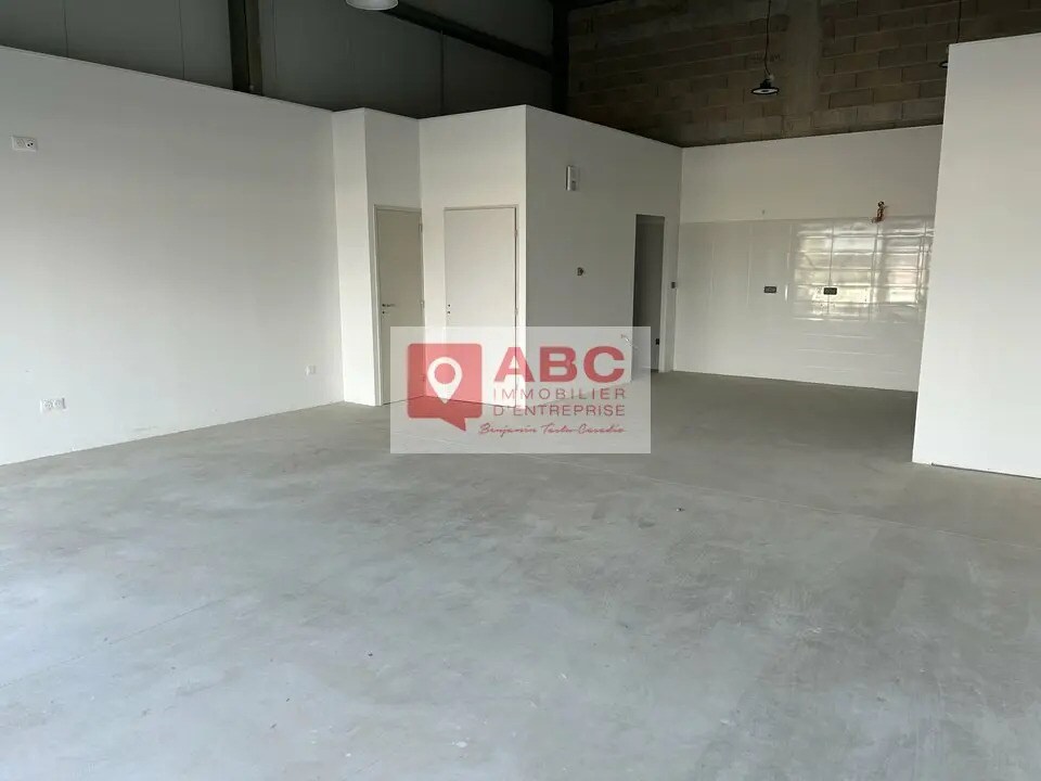 Location Commerce 77 m² - Photo 1