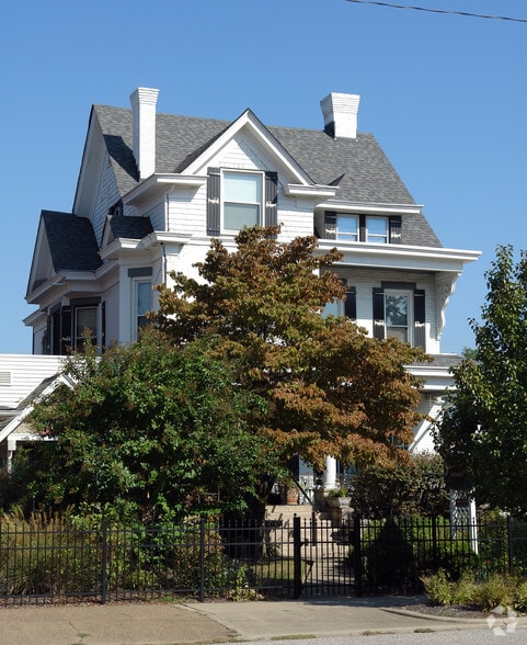 1208 6th Ave, Huntington, WV for sale - Primary Photo - Image 2 of 65