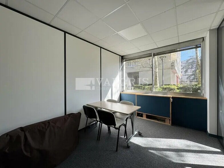 Office in Villeurbanne to rent - Interior Photo - Image 3 of 4