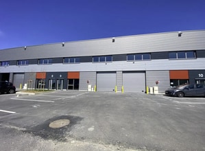 Light Industrial in Le Thillay to rent Building Photo- Image 2 of 5
