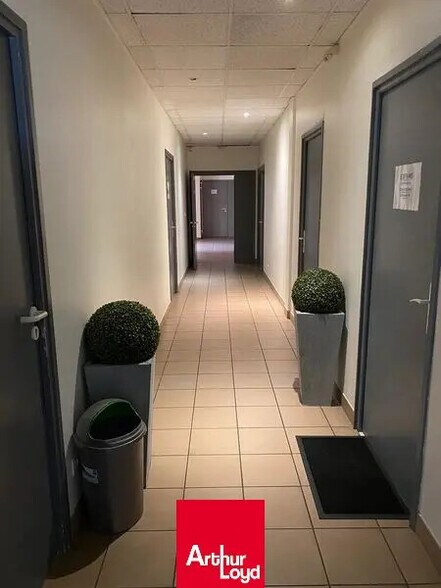 Office in Limas for sale - Interior Photo - Image 2 of 6