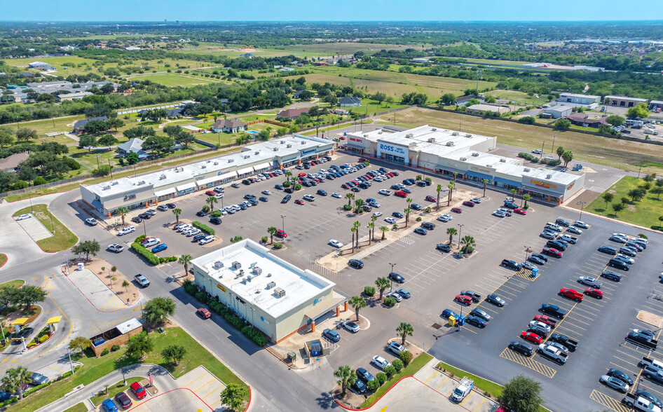 Palmhurst Village Shopping Center portfolio of 3 properties for sale on LoopNet.co.uk - Building Photo - Image 1 of 10