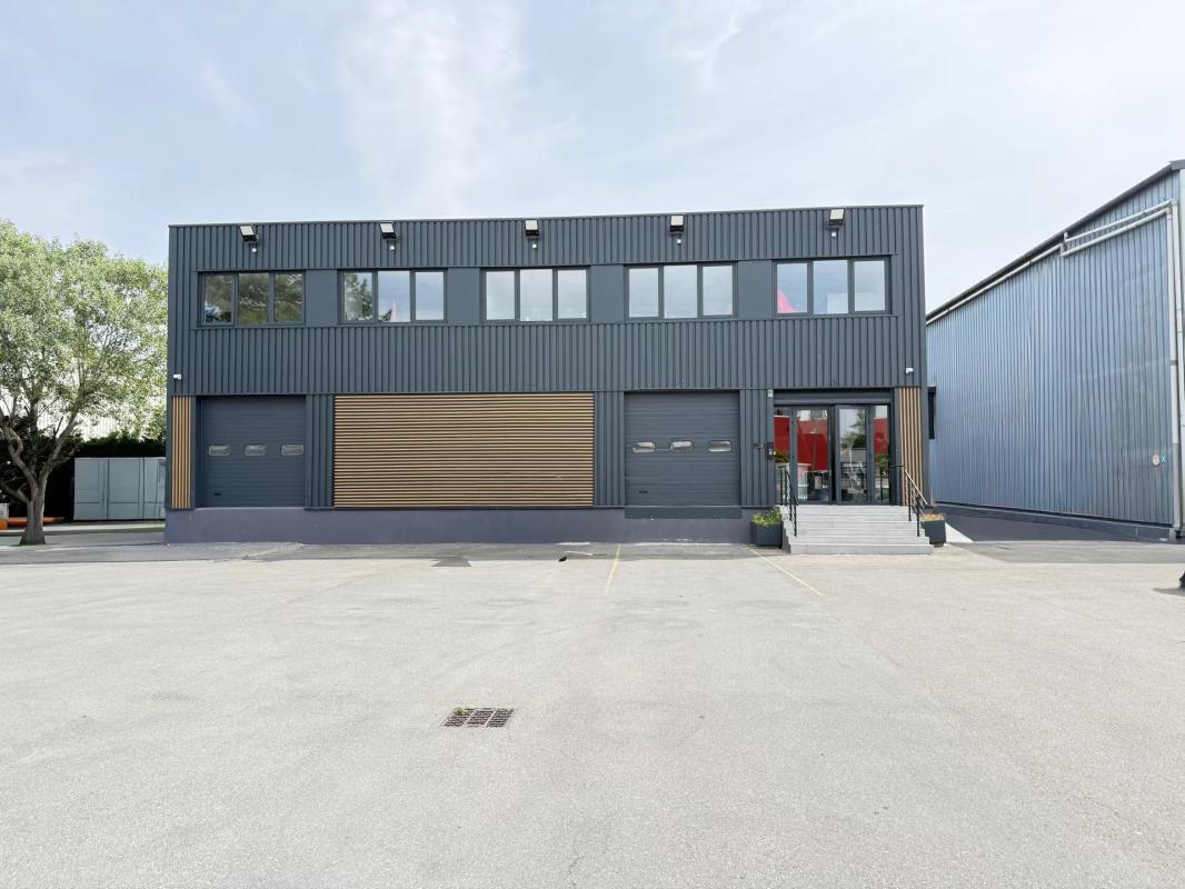 Industrial in Chelles for sale Building Photo- Image 1 of 17