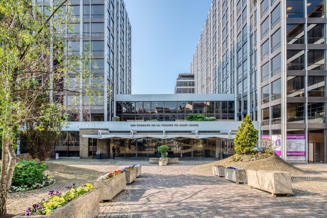 4-6 Rue D'Orleans, Saint-Cloud to rent Building Photo- Image 1 of 15