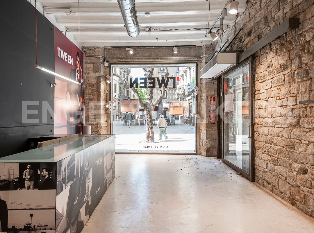 Retail in Barcelona, Barcelona to rent Interior Photo- Image 1 of 9