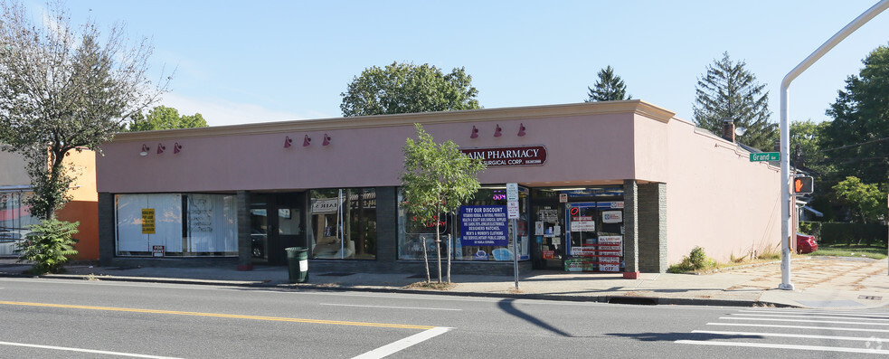 1651-1655 Grand Ave, Baldwin, NY for sale - Primary Photo - Image 1 of 9