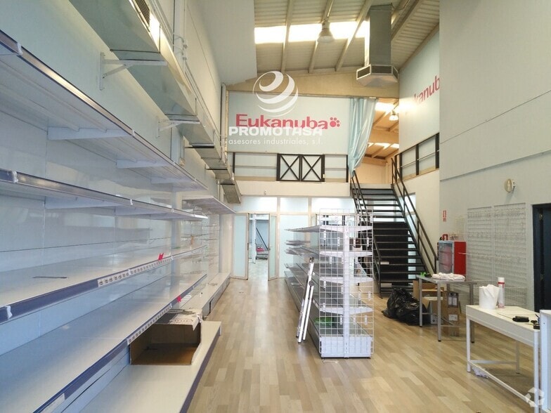 Industrial in Rivas-Vaciamadrid, Madrid to rent - Building Photo - Image 3 of 4