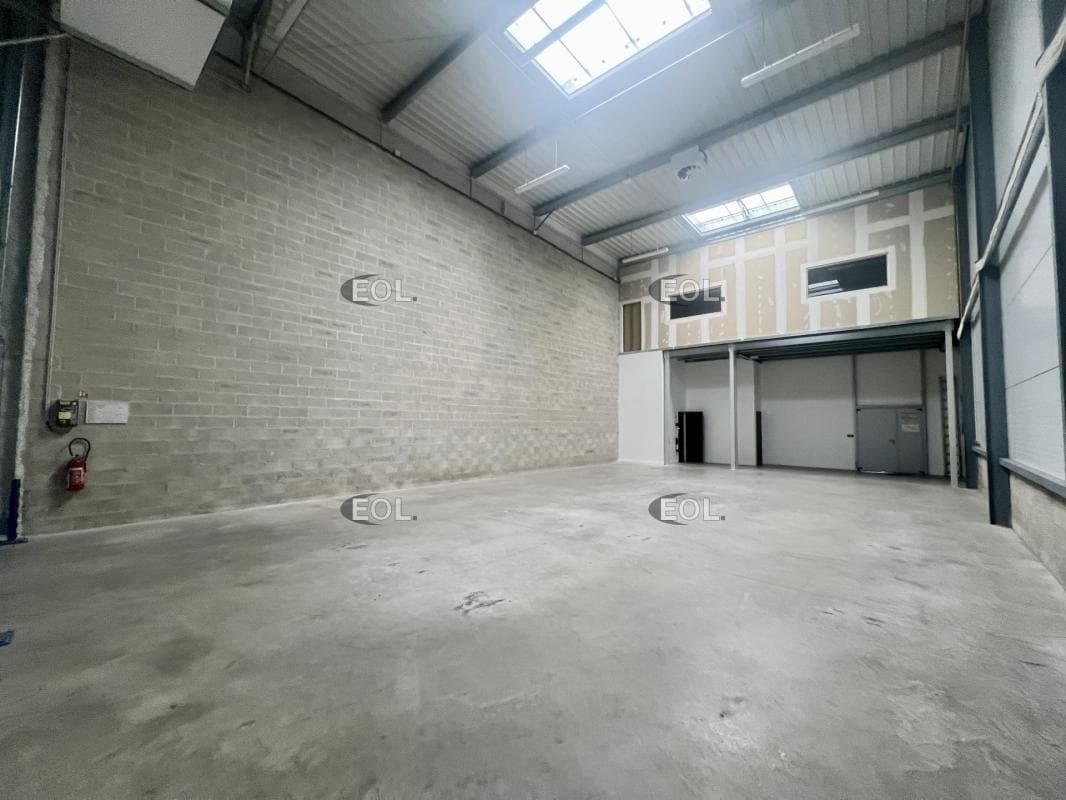 Industrial in Le Blanc-Mesnil to rent Interior Photo- Image 1 of 9