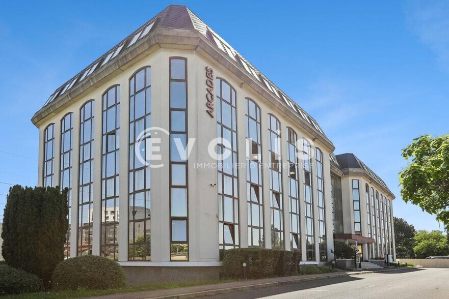 Office in Vitry-sur-Seine to rent - Building Photo - Image 1 of 6