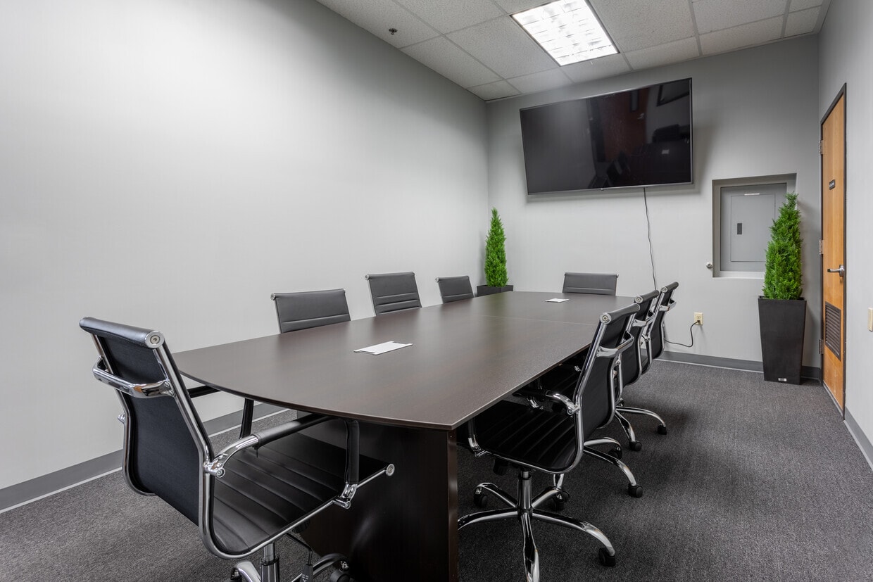 567-575 N Midland Ave, Saddle Brook, NJ to rent Interior Photo- Image 1 of 4