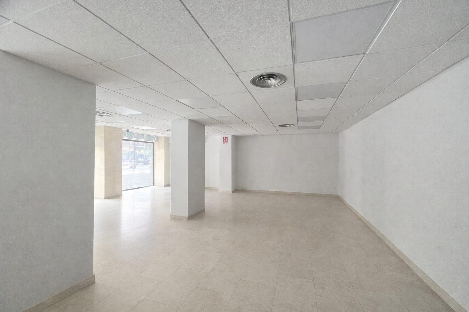 Office / Retail in Madrid, Madrid to rent Interior Photo- Image 1 of 5