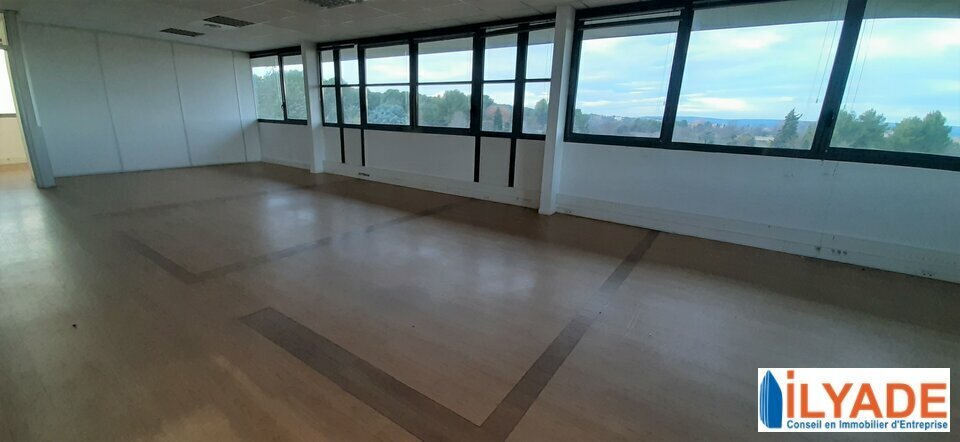 Office in Aix-en-Provence for sale - Interior Photo - Image 2 of 10