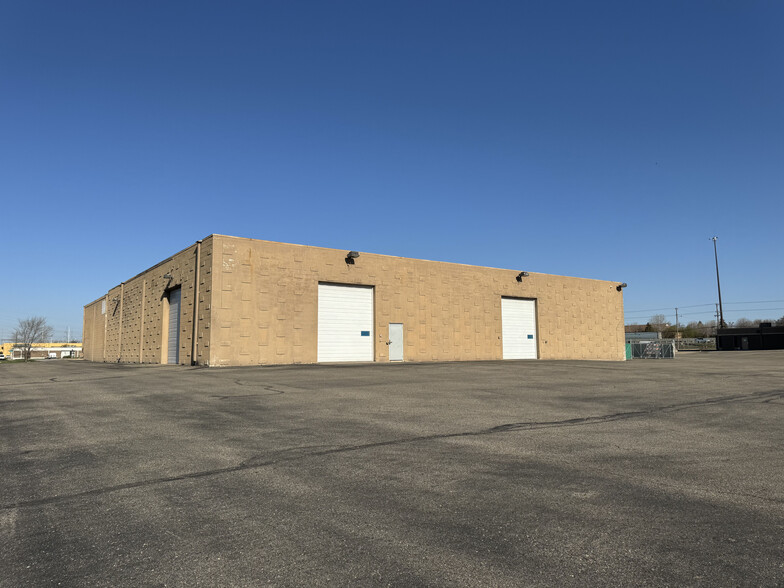 335 E 78th St, Bloomington, MN for rent - Building Photo - Image 2 of 4