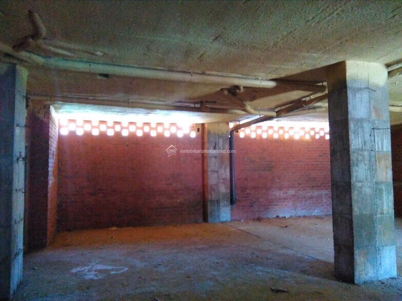 Retail in Cáceres, Cáceres to rent - Building Photo - Image 2 of 8