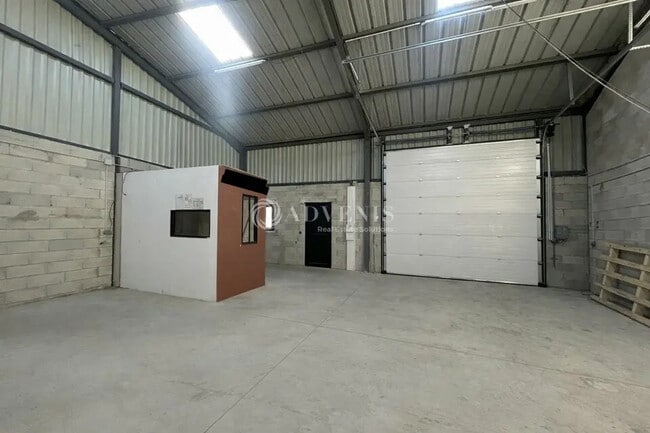 Location Entrepôt 120 m²