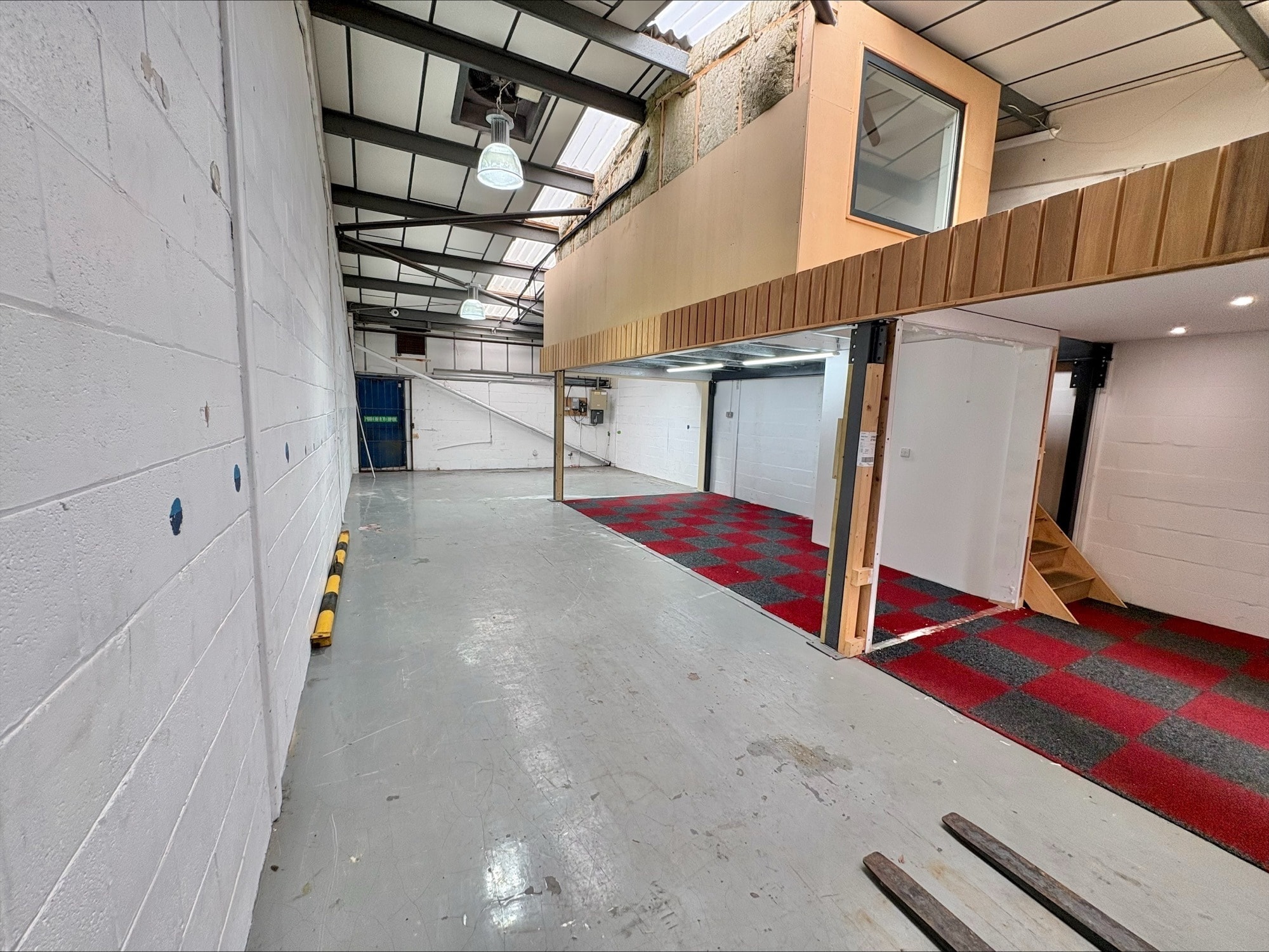 Windmill Lane Industrial Estate, Manchester to rent Interior Photo- Image 1 of 4