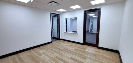 2000 Glades Rd, Boca Raton, FL to rent Interior Photo- Image 1 of 6