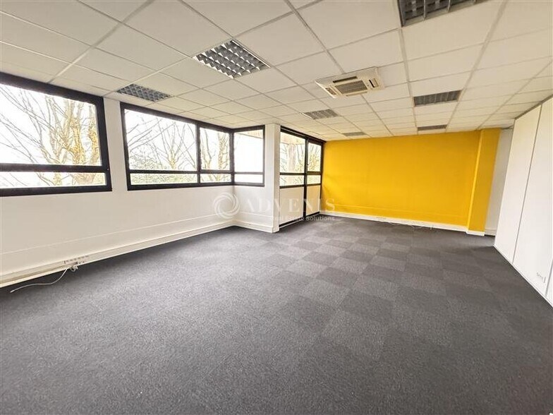 Office in Lognes to rent - Interior Photo - Image 2 of 4