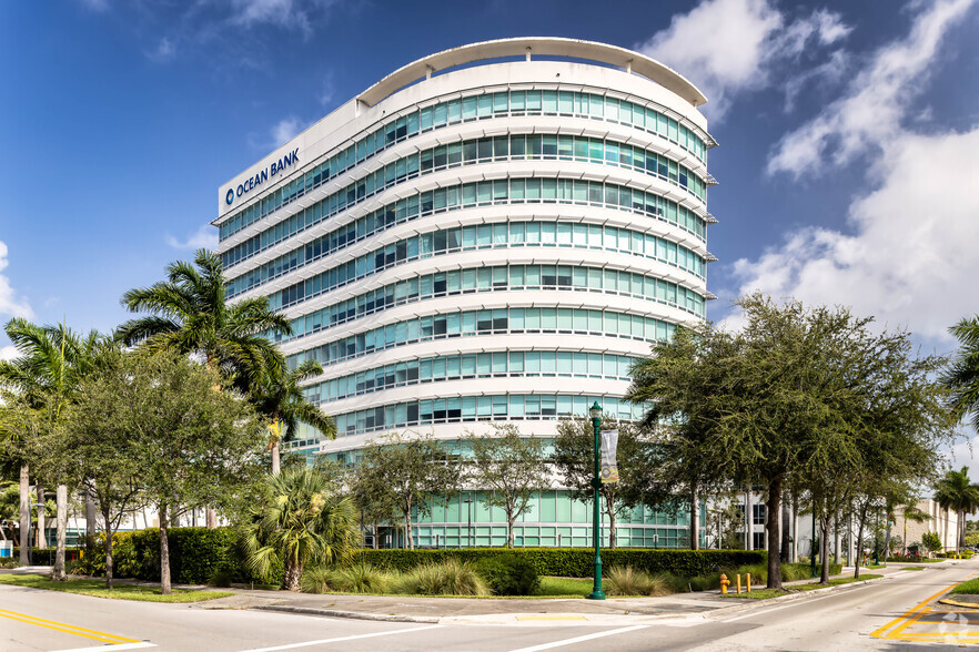 20900 NE 30th Ave, Aventura, FL for sale - Primary Photo - Image 1 of 96