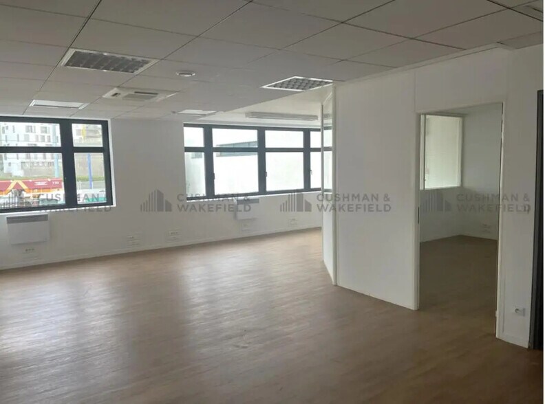 16 Rue Jean Jacques Rousseau, Issy-les-Moulineaux to rent - Building Photo - Image 3 of 24