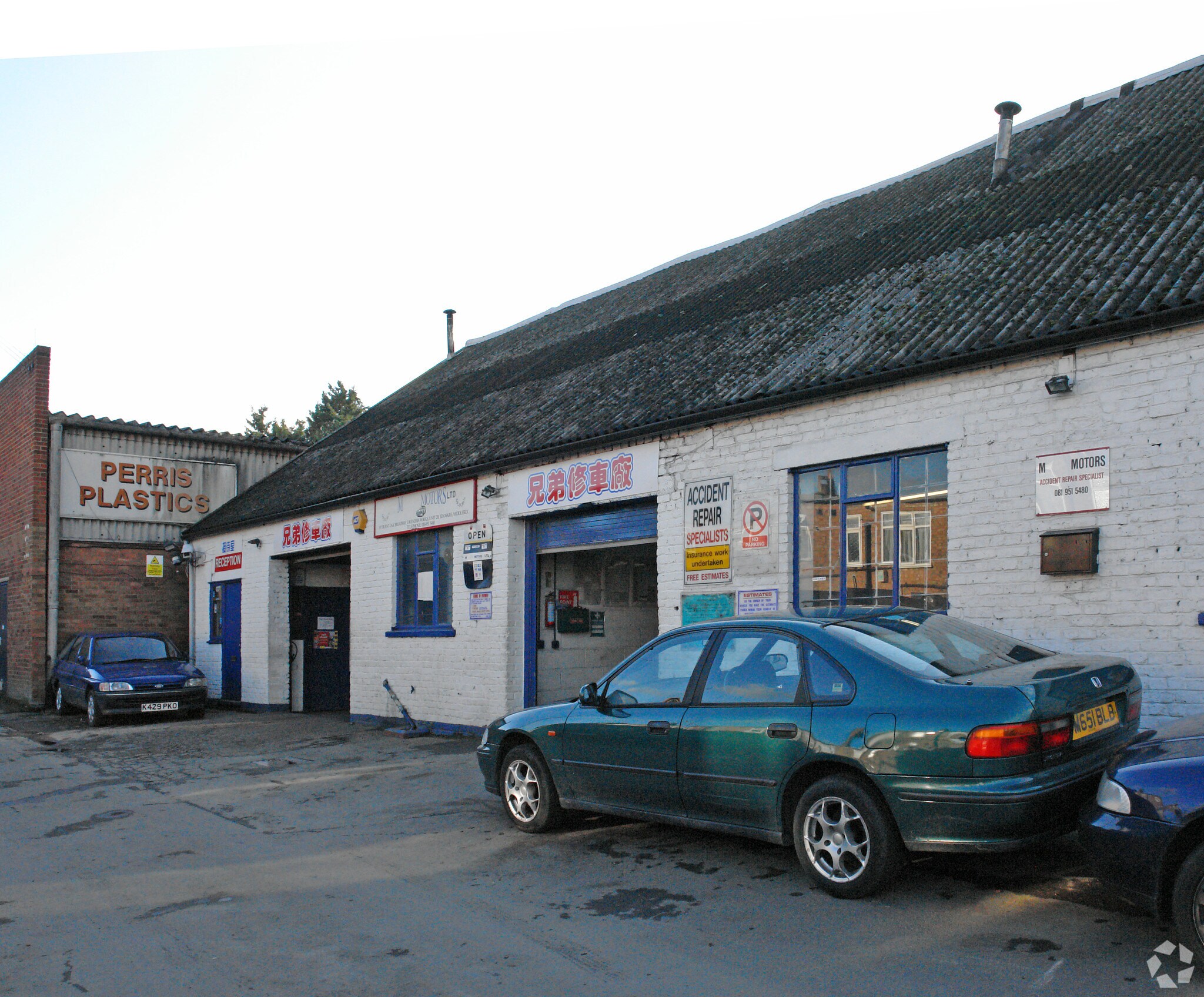 197 Burnt Oak Broa, Edgware to rent Primary Photo- Image 1 of 5