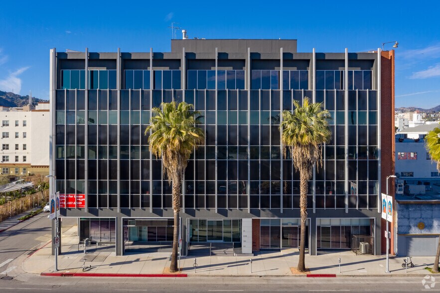 6725 W Sunset Blvd, Los Angeles, CA for rent - Building Photo - Image 2 of 20