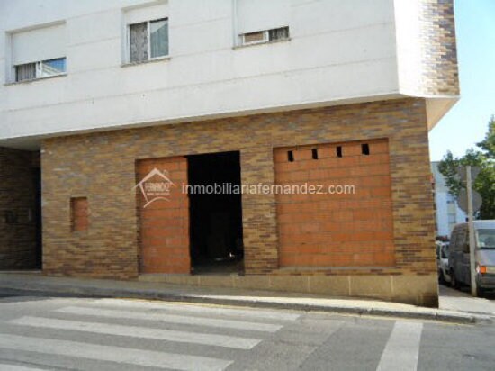 Retail in Cáceres, Cáceres to rent Primary Photo- Image 1 of 6