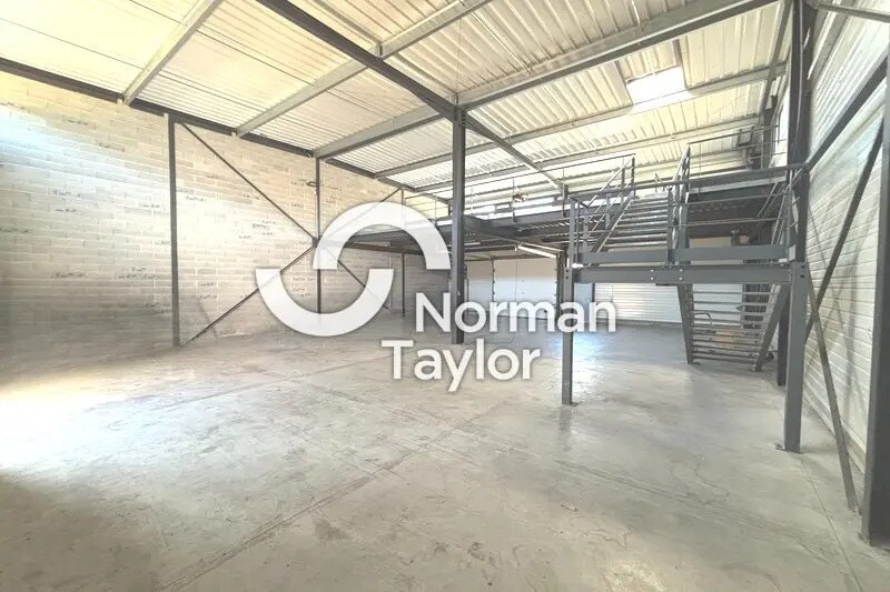 Light Industrial in Montpellier to rent - Primary Photo - Image 1 of 16