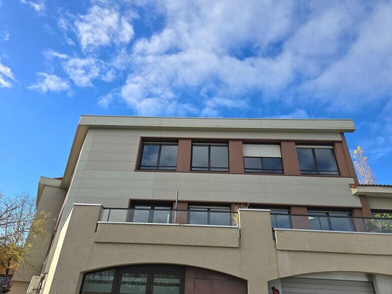 35 Chemin Des Aulnes, Dardilly for sale - Building Photo - Image 2 of 8