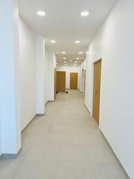 Office in Plaisir to rent - Building Photo - Image 3 of 17