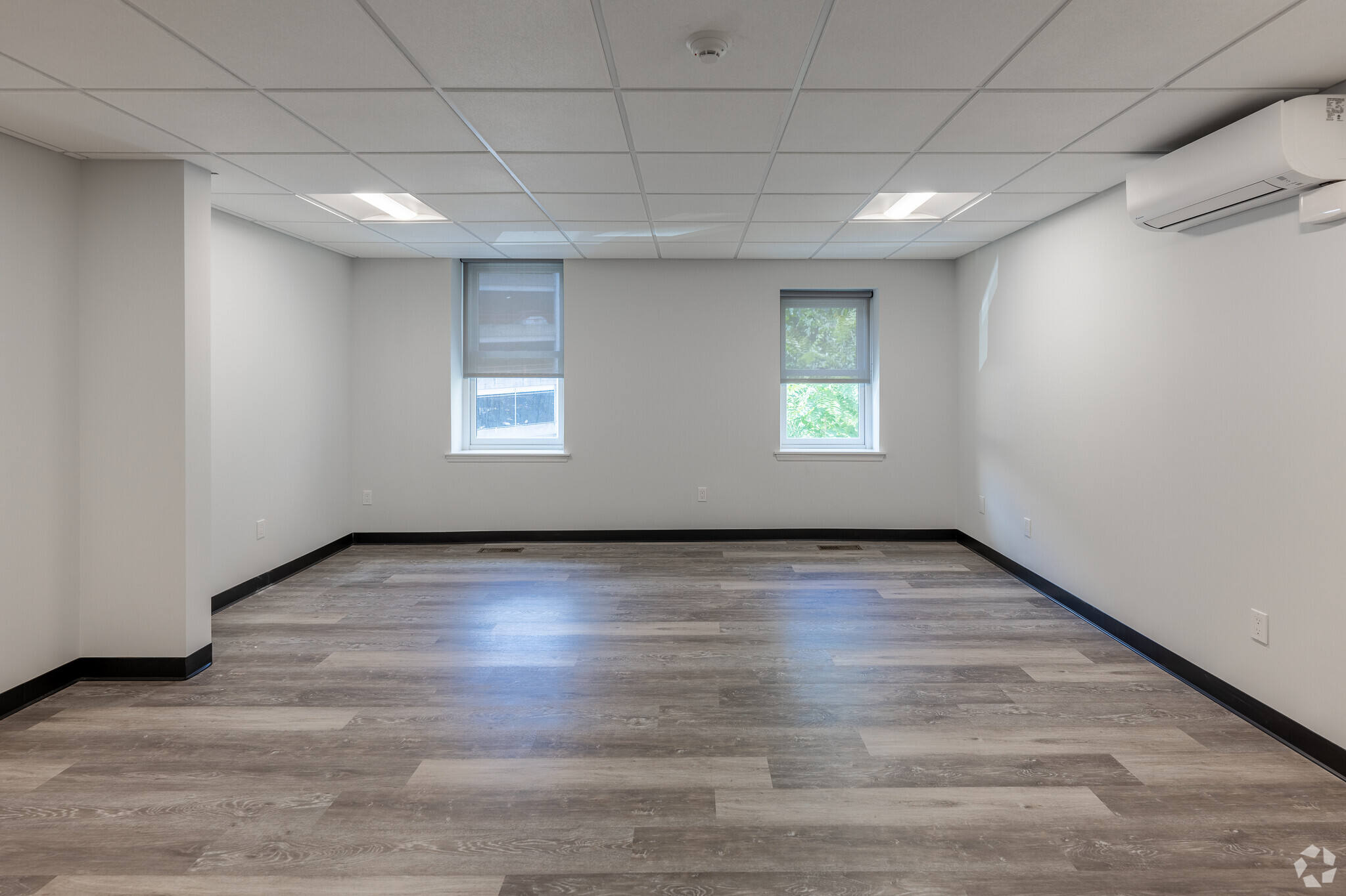 29 Bank St, Stamford, CT for rent Interior Photo- Image 1 of 2