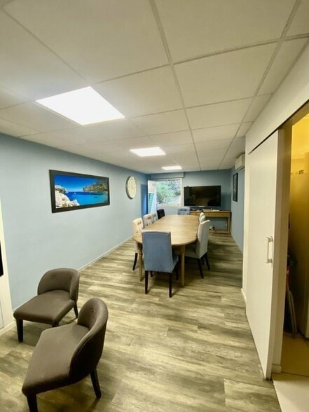 Office in Marseille for sale - Interior Photo - Image 1 of 9