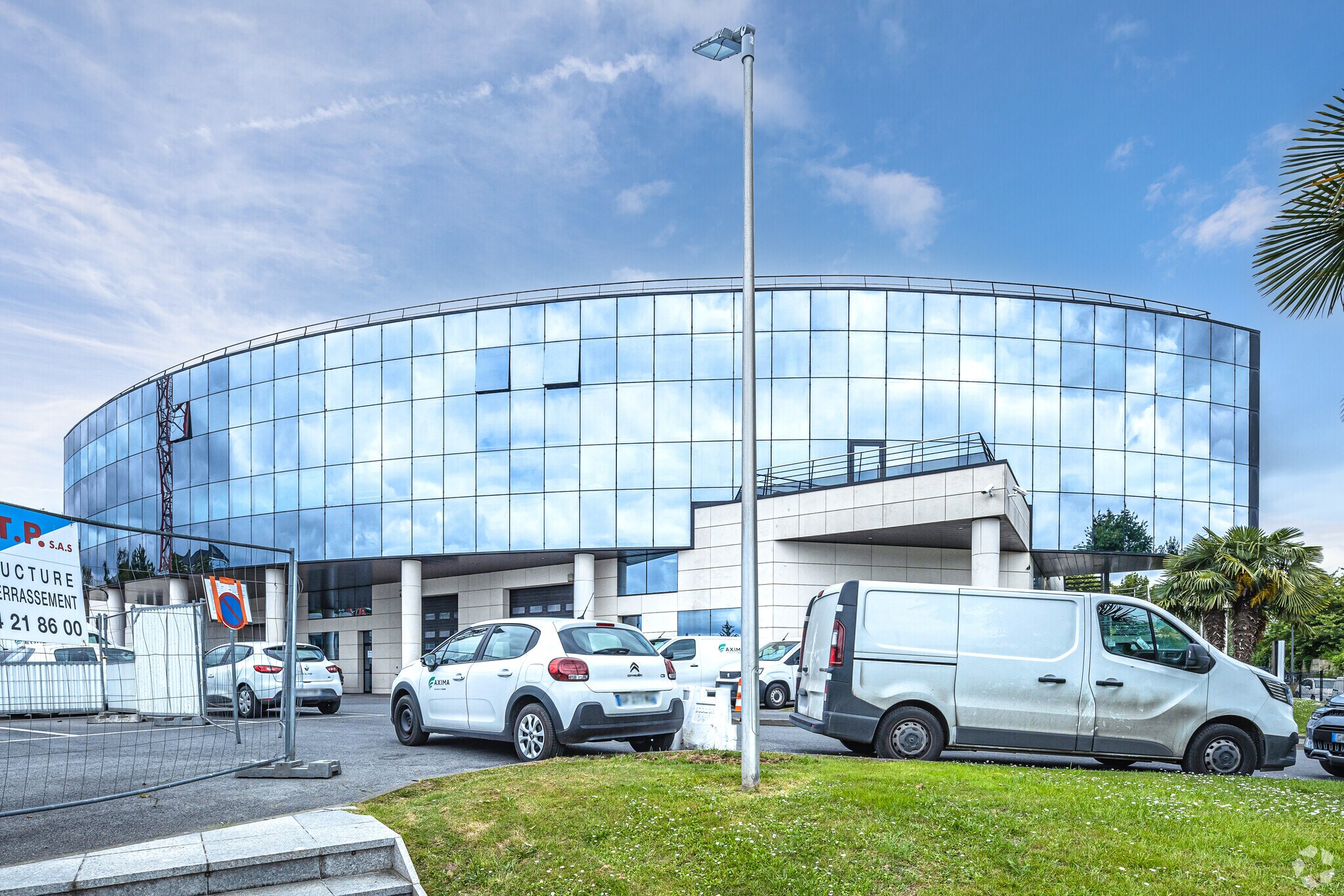 Office in Bry-sur-Marne to rent Primary Photo- Image 1 of 4