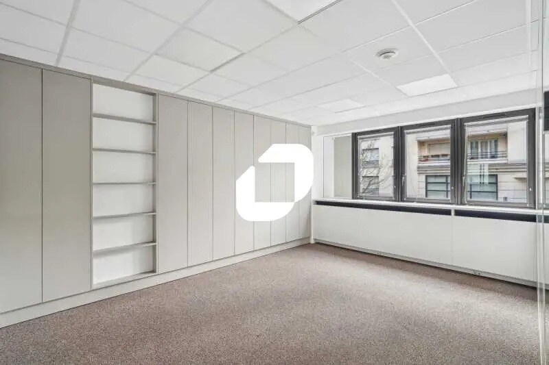 Office in Montrouge to rent - Interior Photo - Image 2 of 32
