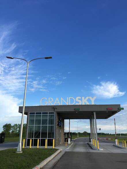 1 Grand Sky Blvd, Grand Forks Air Force Base, ND for rent - Primary Photo - Image 1 of 3