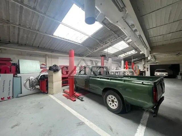 Retail in Vincennes for sale - Interior Photo - Image 3 of 6