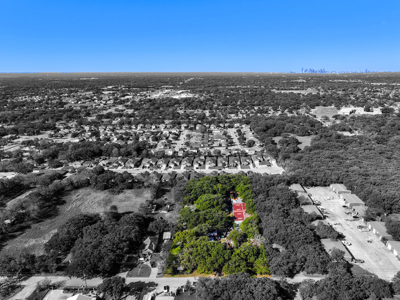 2327 Crystal Dr, Balch Springs, TX for sale - Building Photo - Image 2 of 15