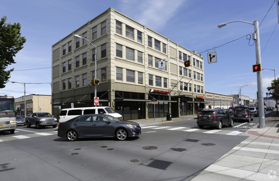 818 Commercial St, Astoria, OR for rent - Primary Photo - Image 1 of 5