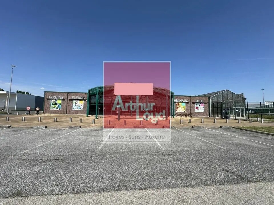 Retail in Troyes for sale Building Photo- Image 1 of 7