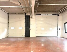 Light Industrial in Antony to rent Interior Photo- Image 2 of 2