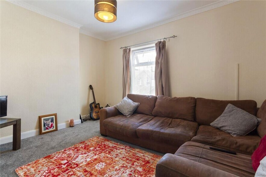 98 Oxford St, Grimsby for sale - Building Photo - Image 3 of 13